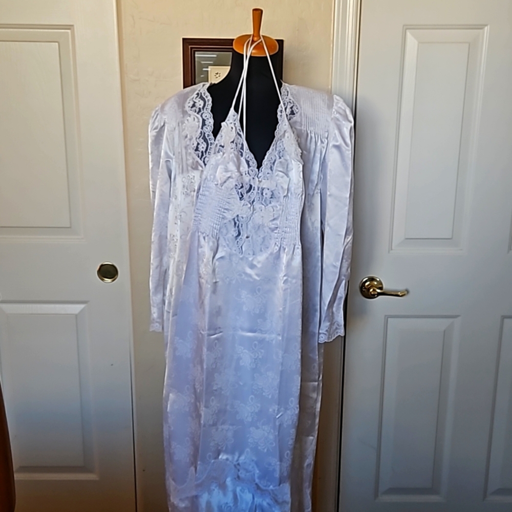 Vintage Bridal Gown & Robe White Sz. SMALL by Sara Bella